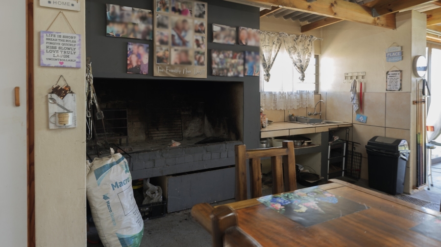 5 Bedroom Property for Sale in Struisbaai Western Cape